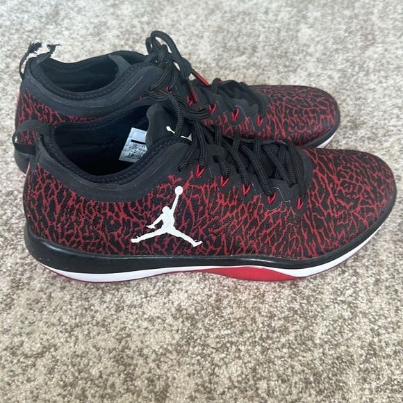 2016 Jordan Trainer 1 'Banned'Men’s Sneakers 12 - Picture 1 of 9